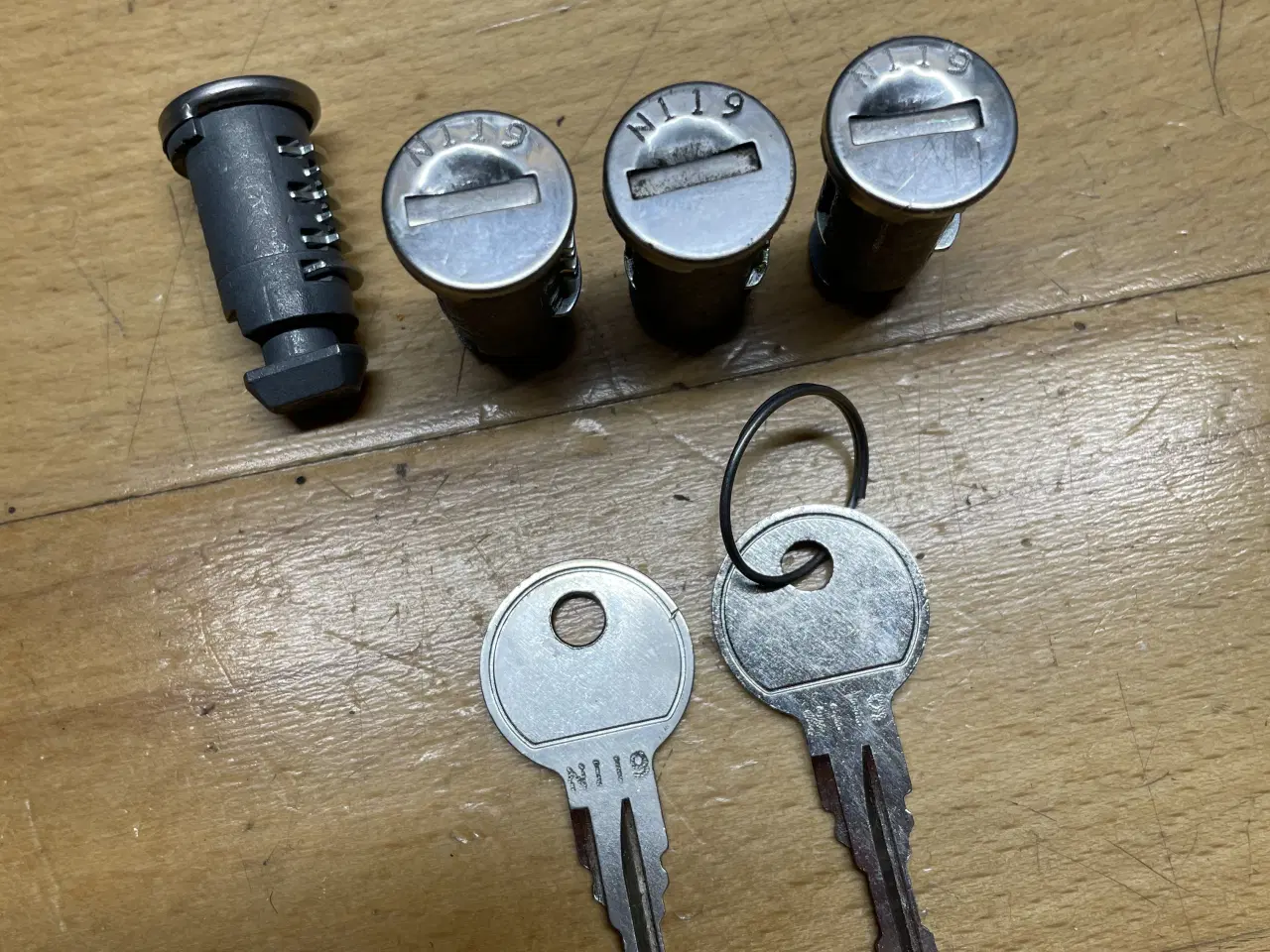 Billede 3 - Thule One Key System låsecylindre og nøgler.