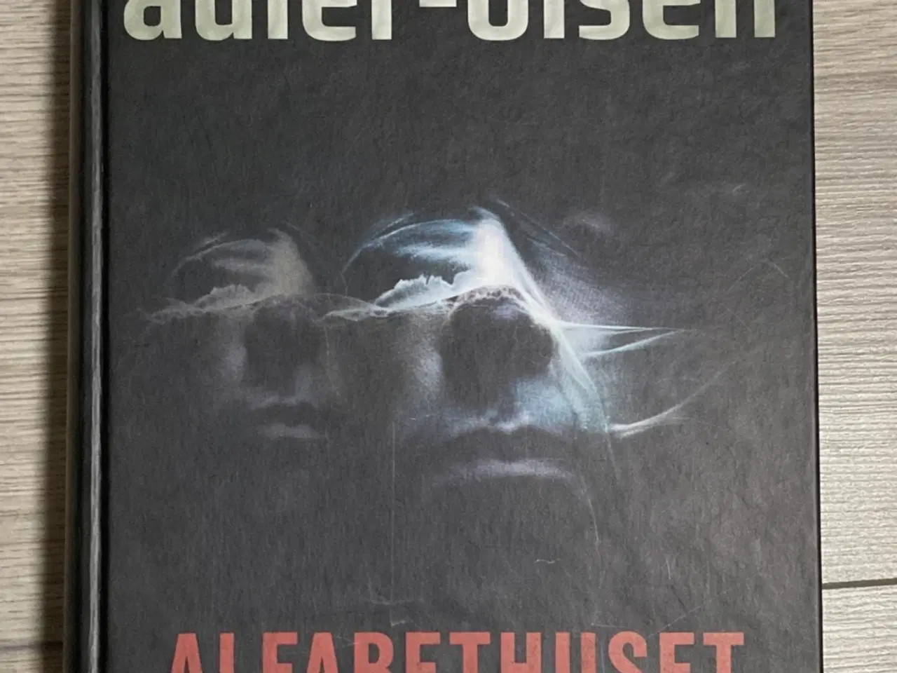 Billede 1 - Jussi Adler-Olsen – Alfabethuset (Hardback)