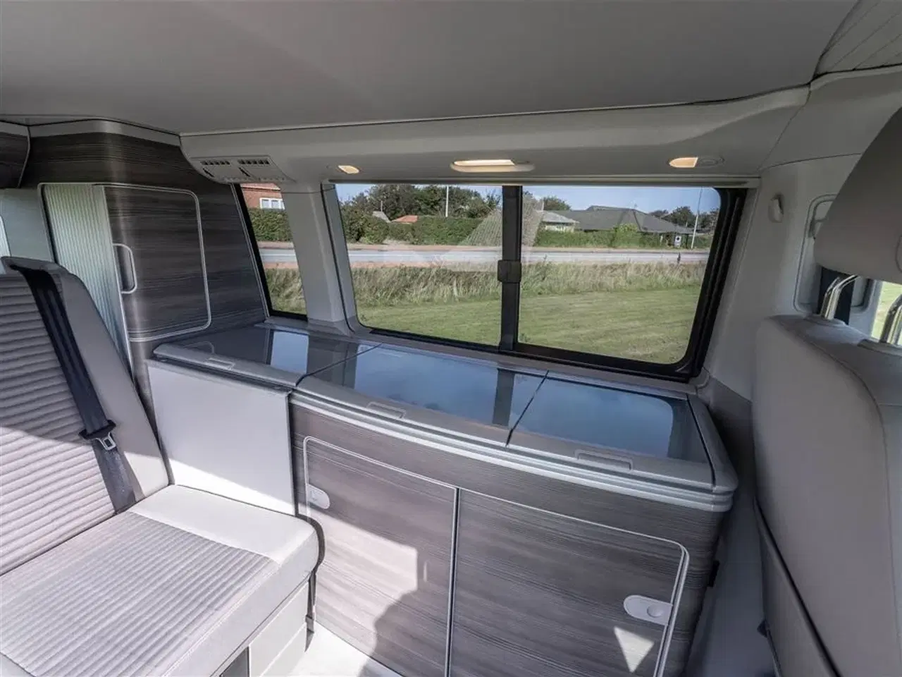 Billede 4 - 2018 - VW California Ocean 4 Motion   Velholdt og fuldt udstyret autocamper med firehjulstræk - Kørt 118,000 Km.