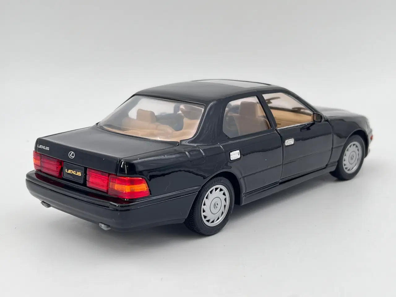 Billede 4 - 1989 Lexus LS400 1:18 