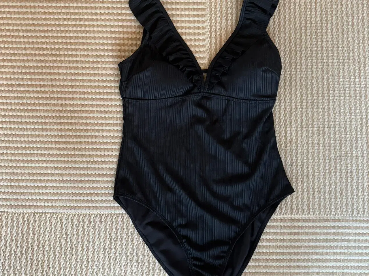 Billede 1 - VRS sort badedragt. Str XL. Svarer ca til str 46. 