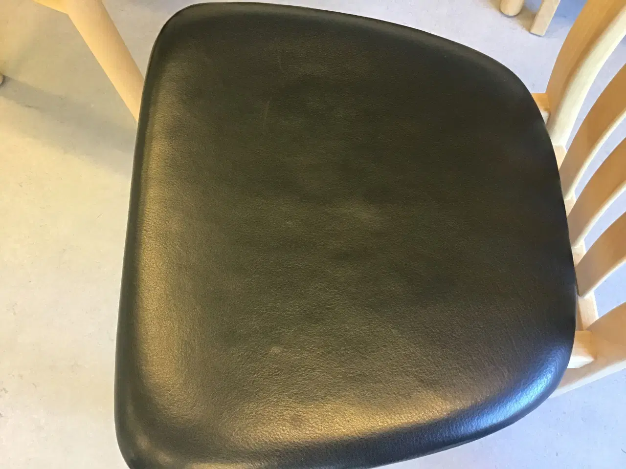 Billede 3 - 12 stkSpisebords stole i sæbebehandlet bøg.