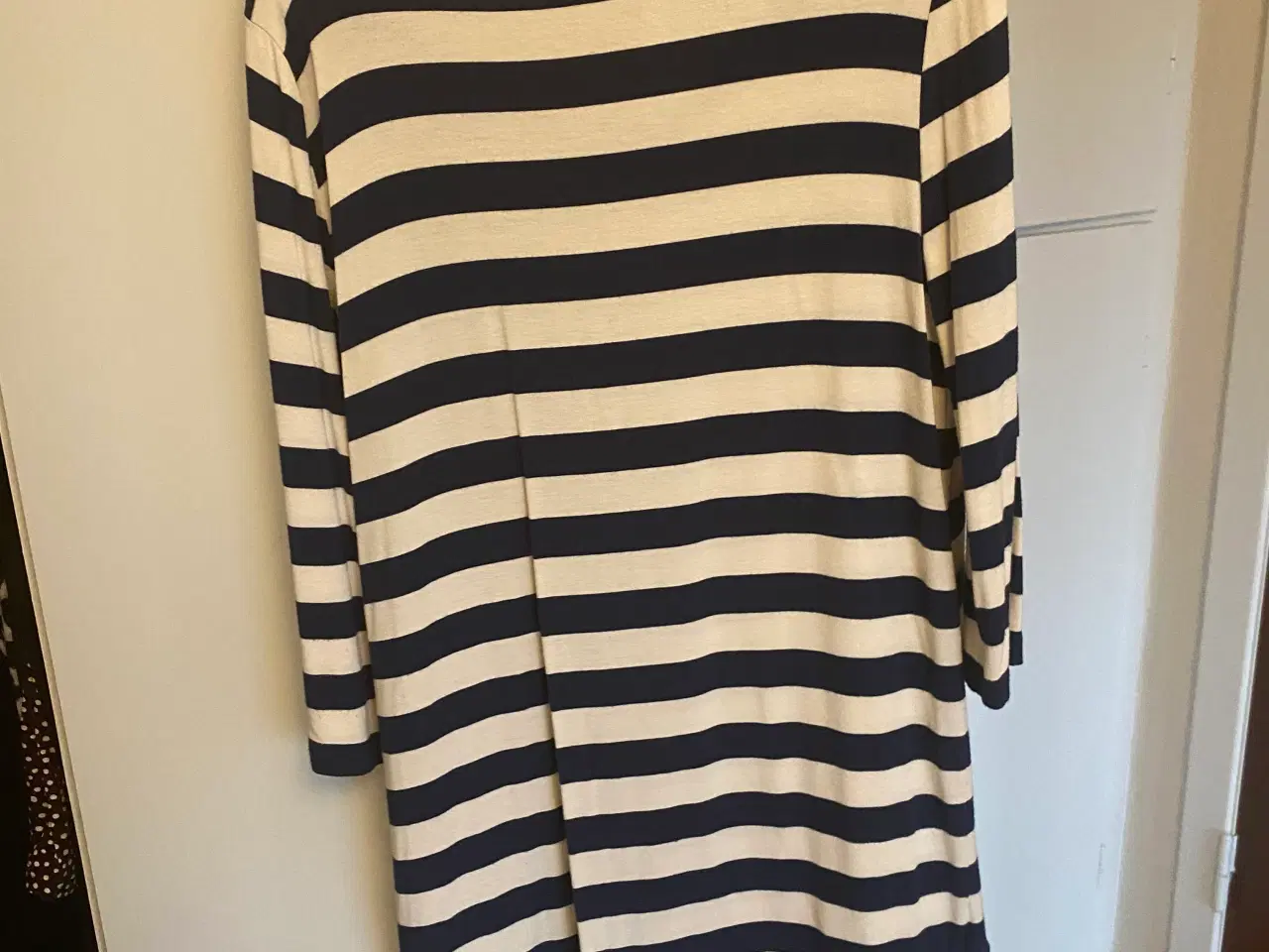 Billede 6 - Kjole i stribet hvid/blå