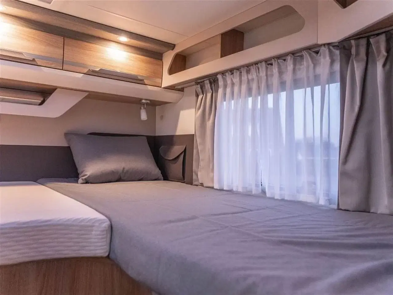 Billede 17 - 2017 - Knaus Sky TI 650 MEG Platinum Selection Automatgear og langsgående senge