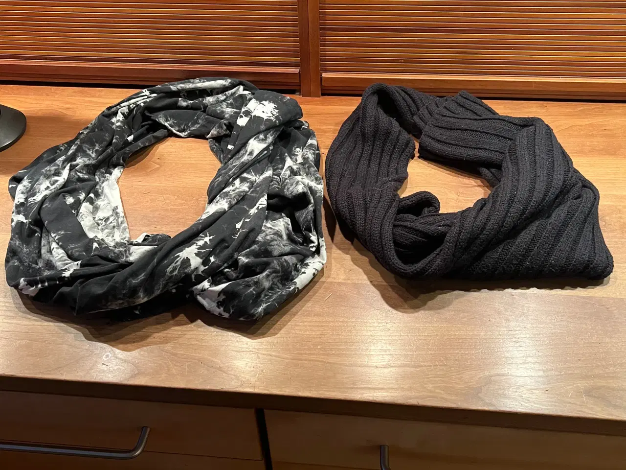 Billede 1 - Lækre halstørklæder