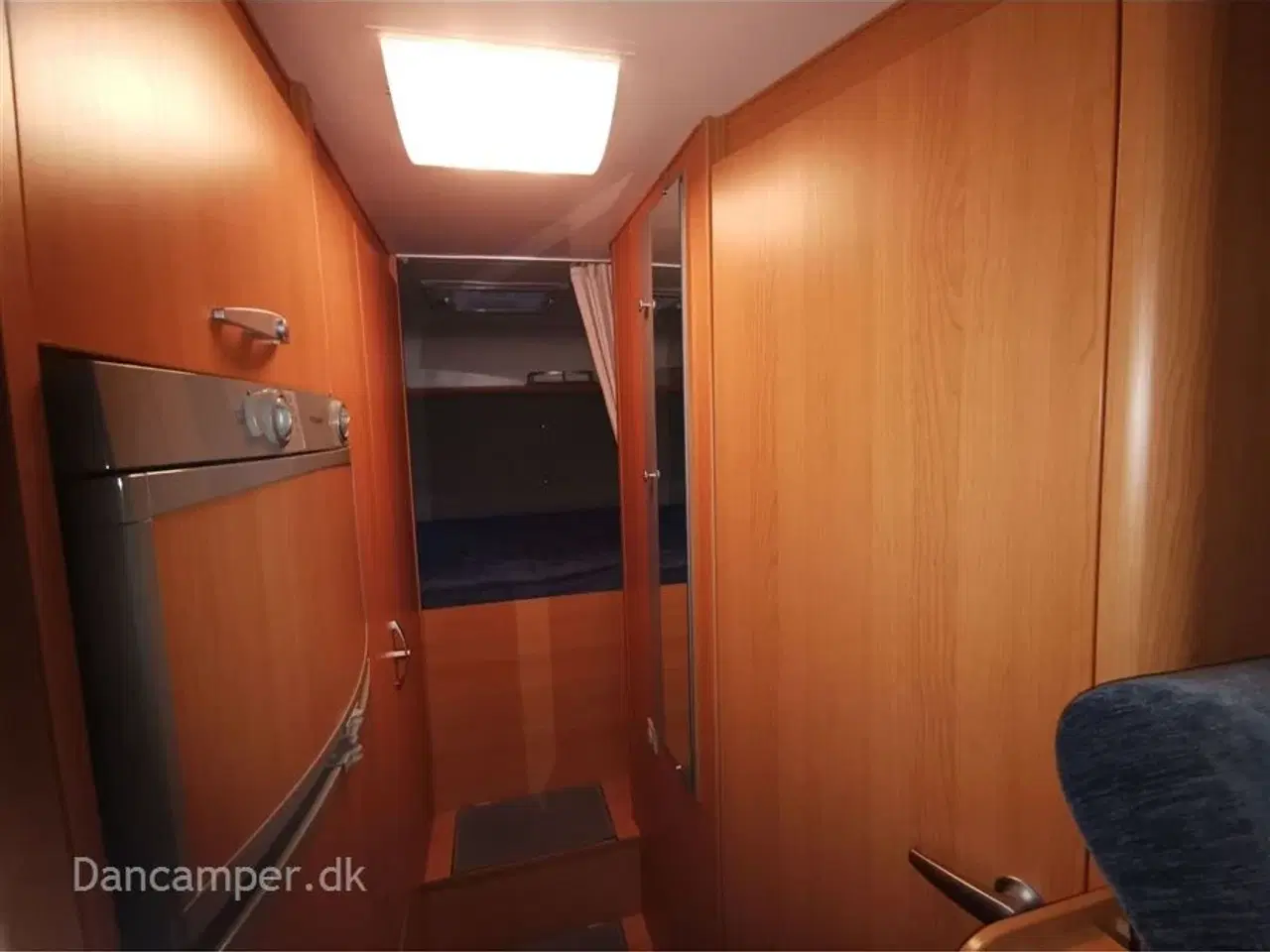 Billede 21 - 2008 - Knaus Traveller Sport Silver Line   Super dejlig camper med plads til 6 personer. Dobbeltseng på tværs i bag samt dobbeltseng i alkove.