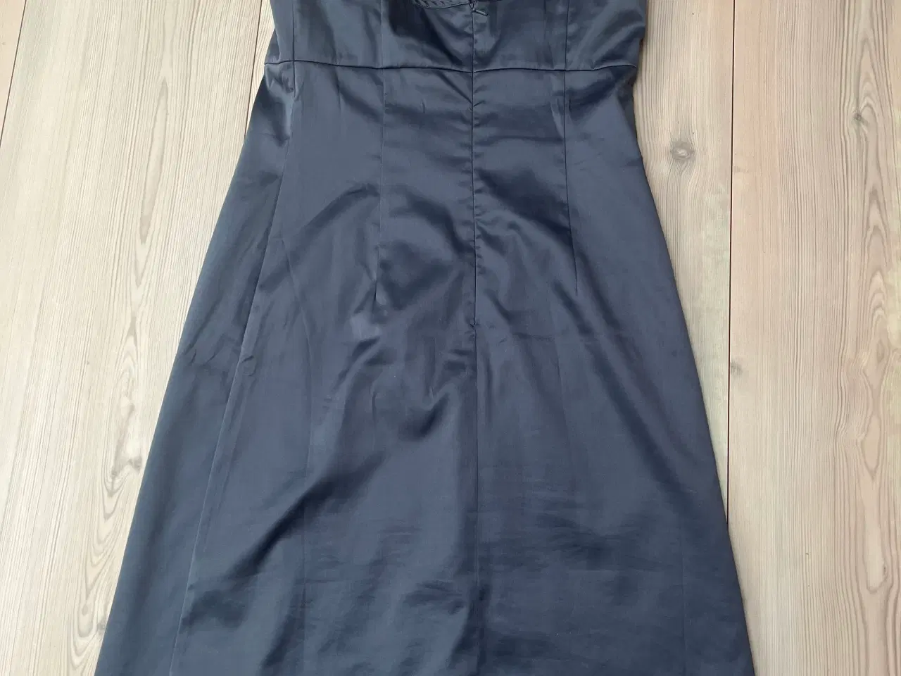 Billede 2 - Festkjole str 38