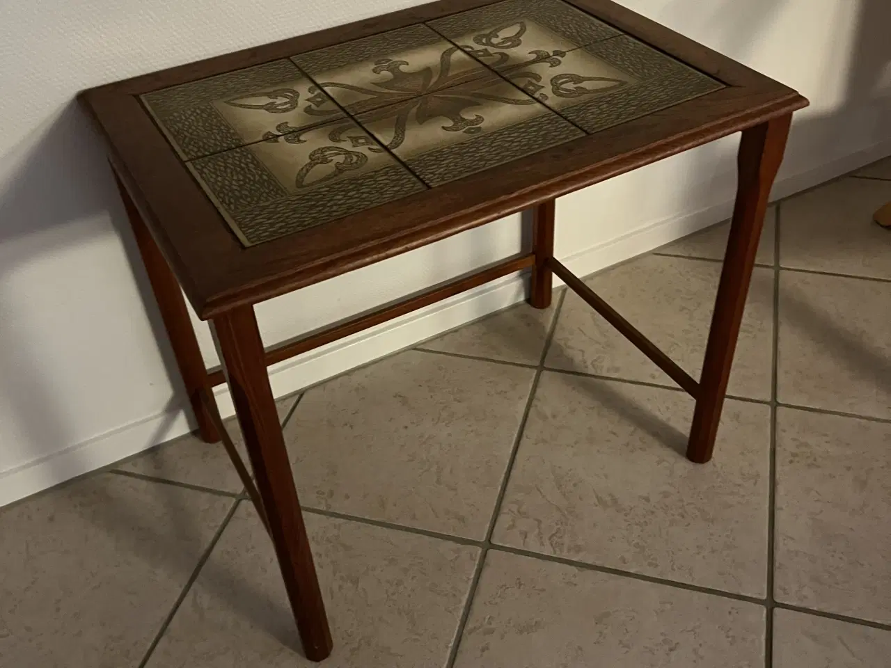 Billede 5 - Træborde med fliseplade