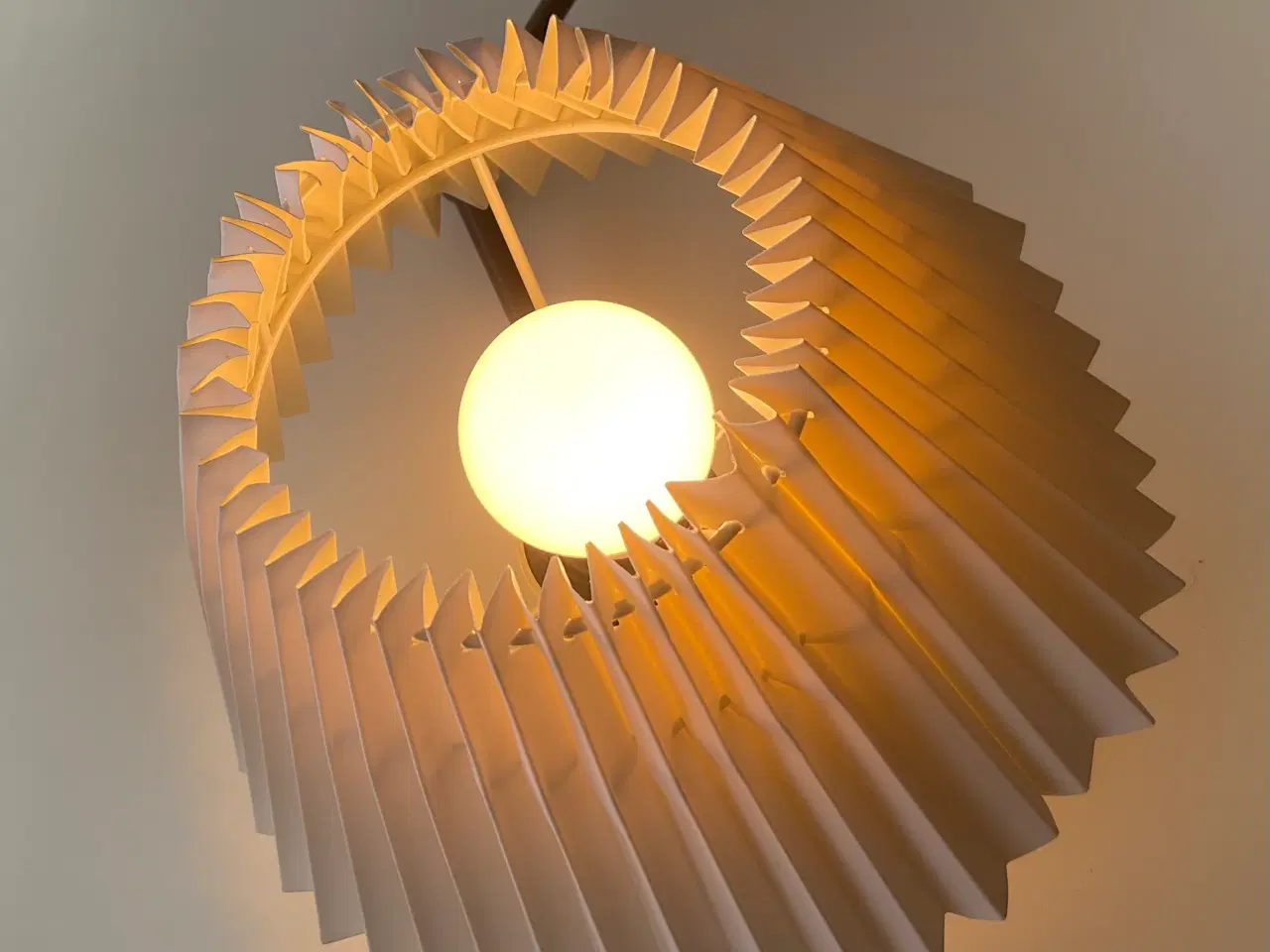 Billede 1 - Nordlux væglampe med plisseret hvid skærm