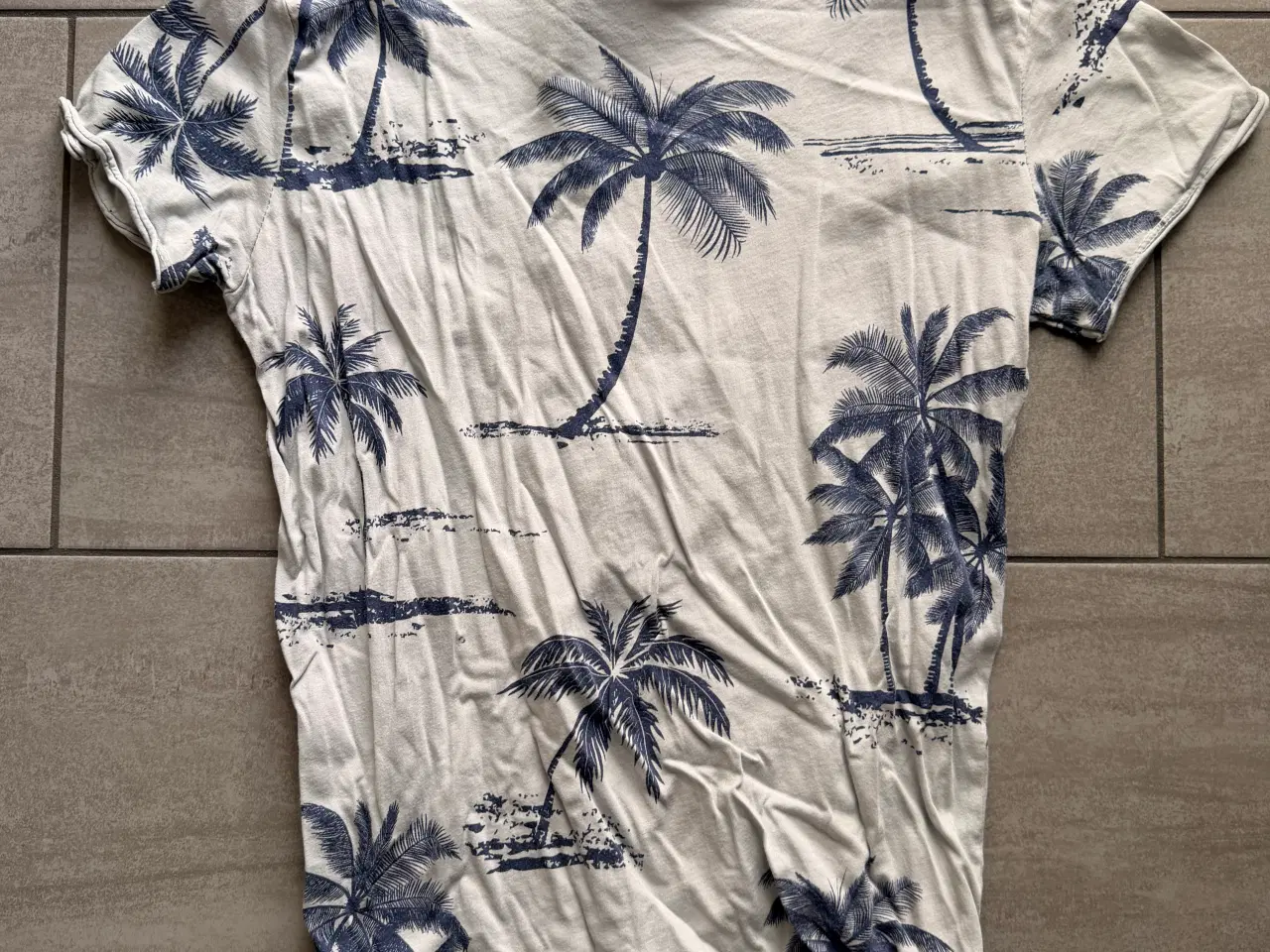 Billede 1 - Sommertrøje med palmer i str. L