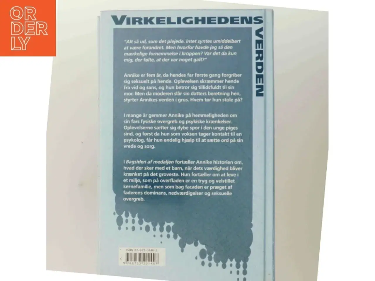Billede 3 - Bagsiden af medaljen af Annike (Bog)