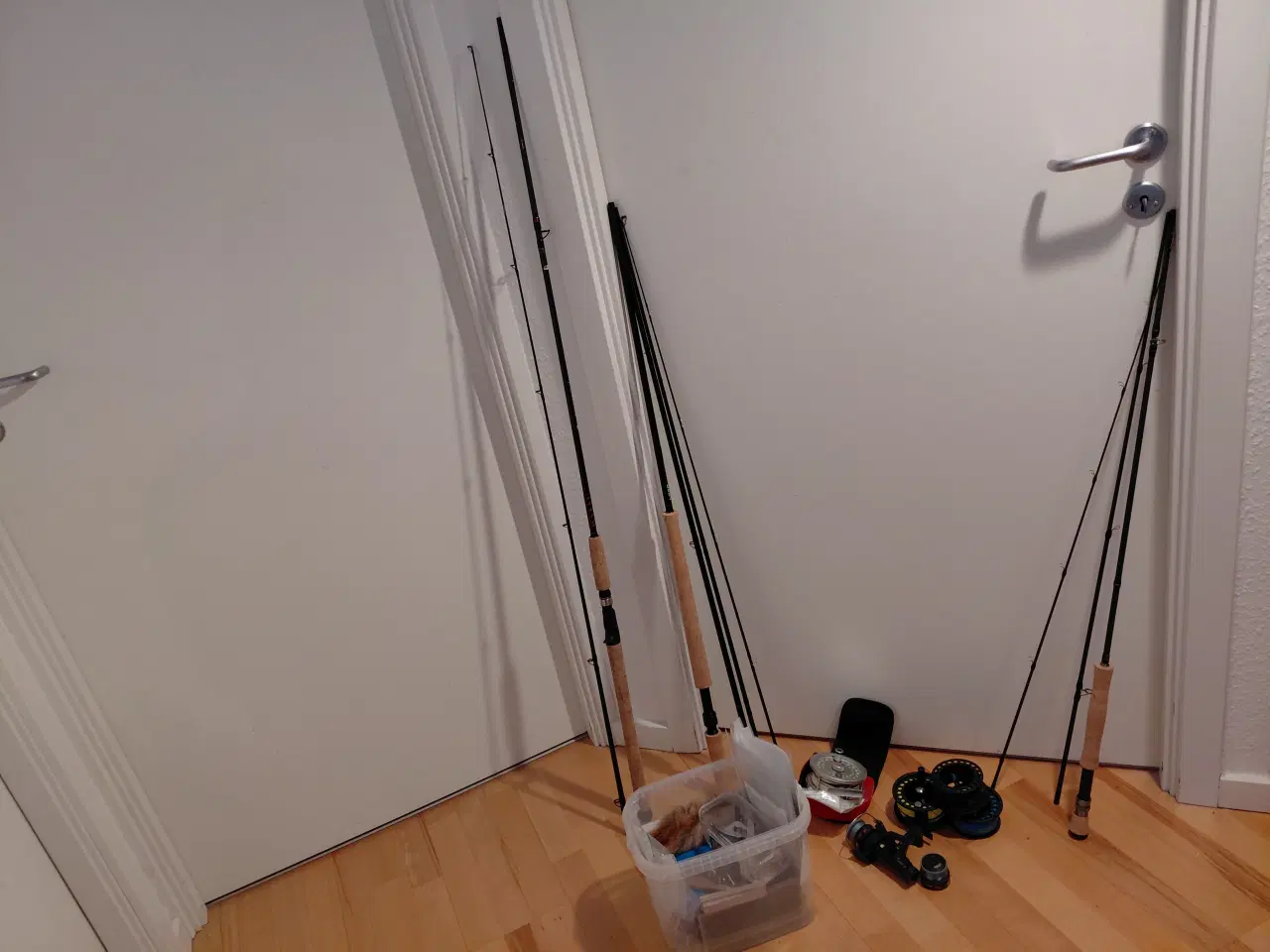 Billede 1 - Fiskegrej, stænger og  hjul mm