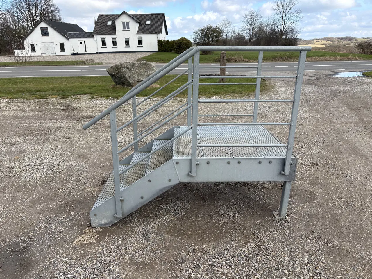 Billede 2 - Galvaniseret repos med trappe 