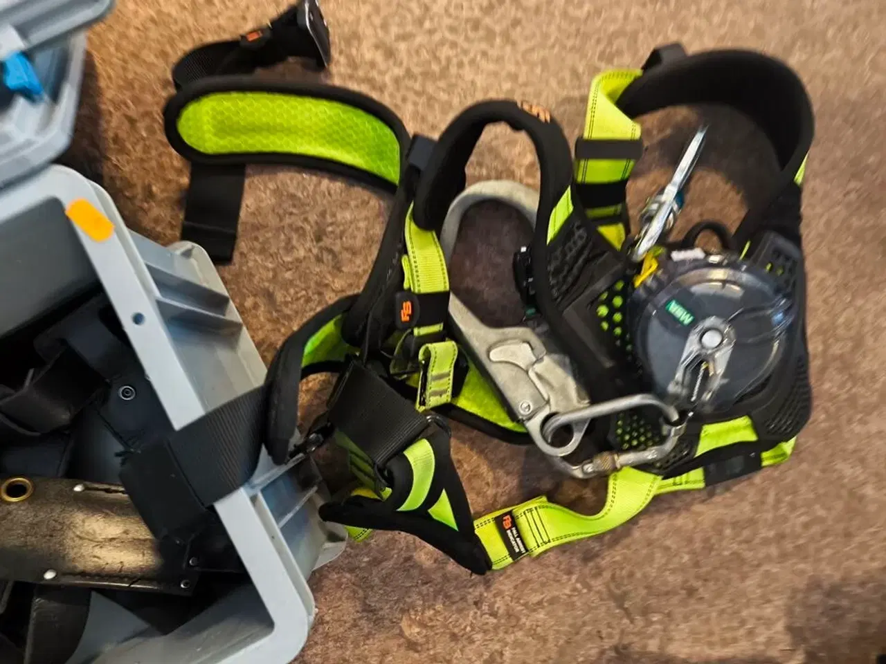 Billede 3 - Kasse m. sikringsgrej samt div.