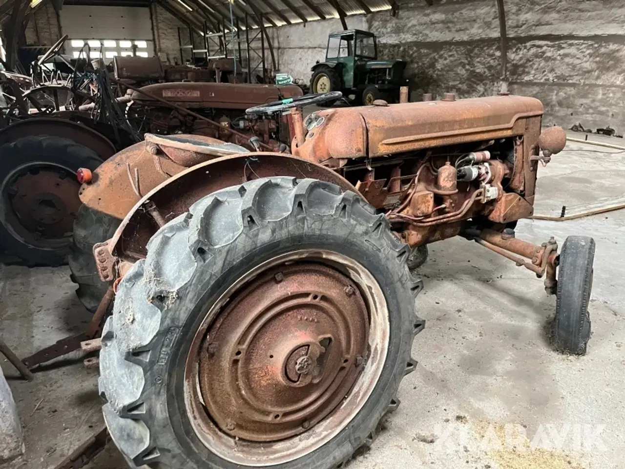 Billede 4 - Veterantraktor Farmall FU235