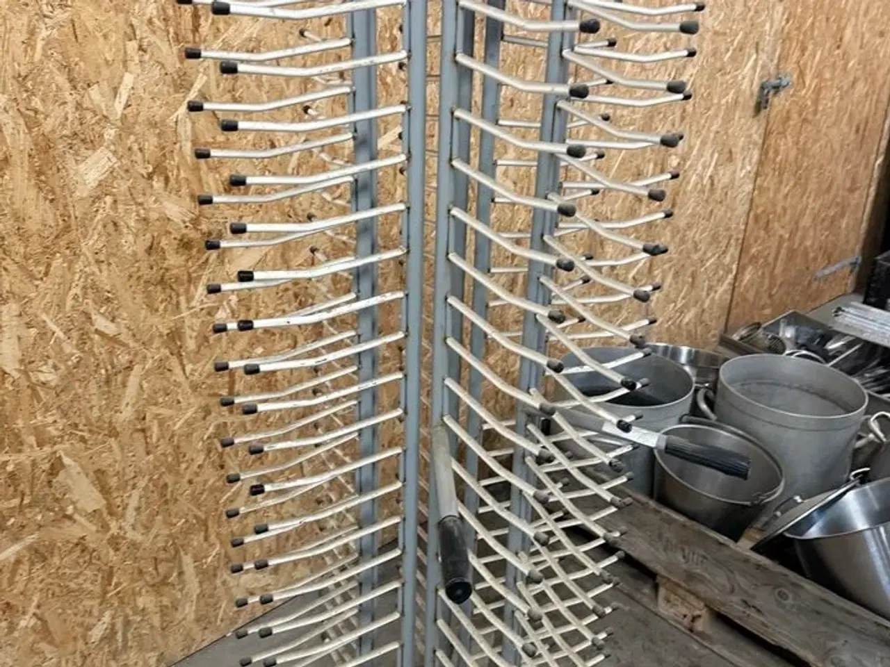 Billede 2 - Tallerkenrack på hjul -plads til 100 tallerkner (MOMSFRI)