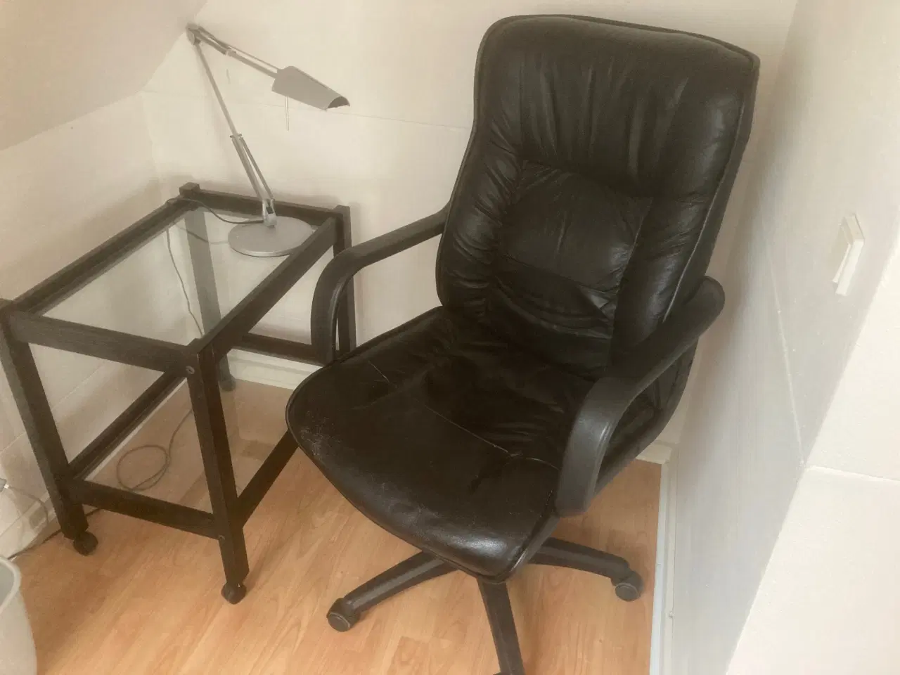 Billede 3 - Sort rullebord med 2 glasplader sælges !