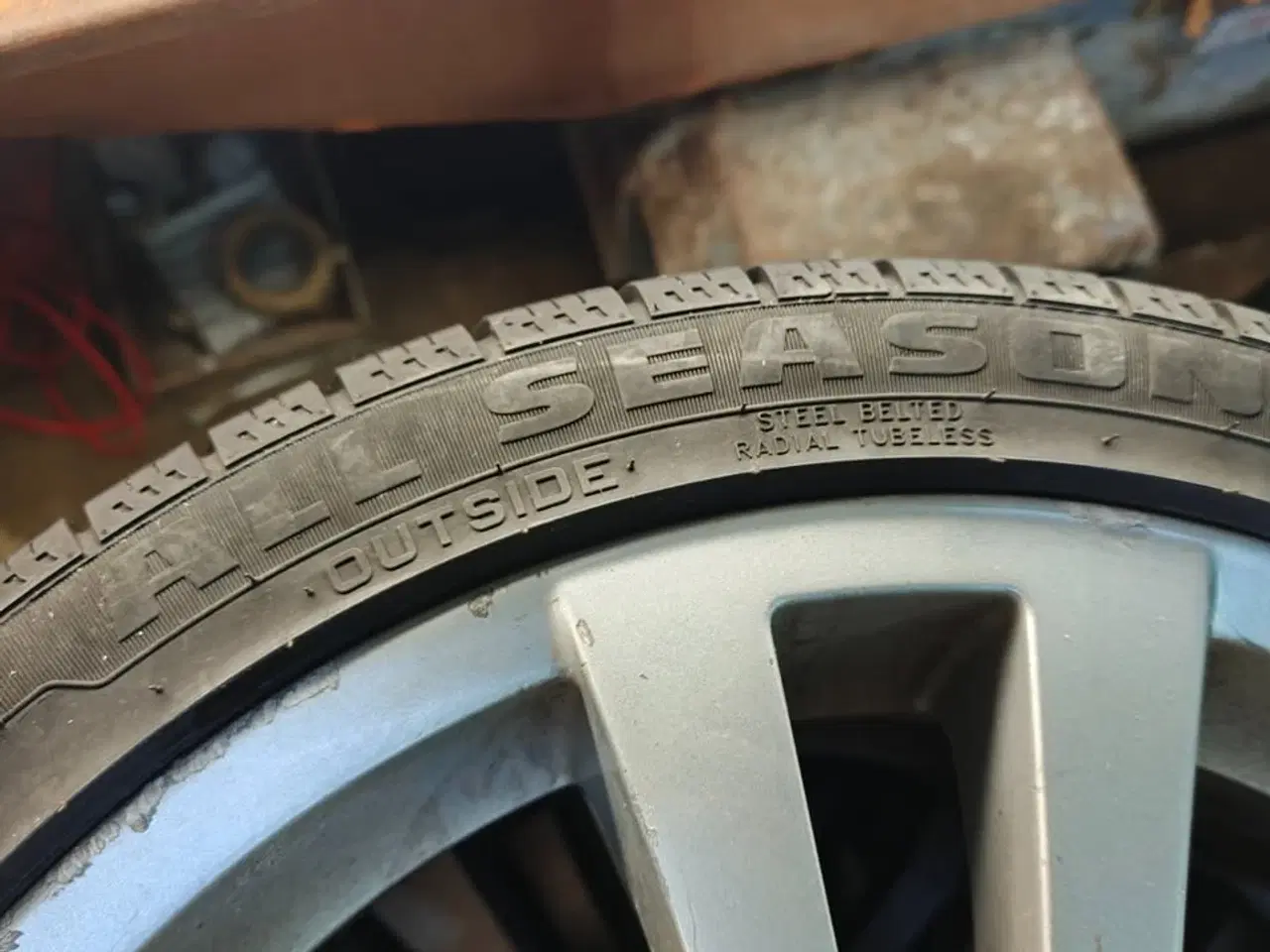 Billede 2 - Mercedes Alufælg 18" med helårsdæk