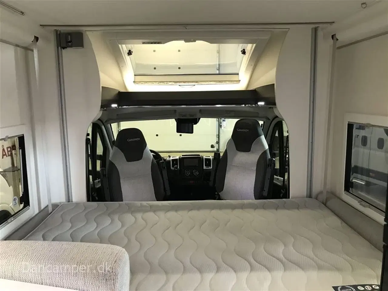 Billede 6 - 2020 - Chausson Welcome Premium 716   Kommissionssalg! Fantastisk delintegreret autocamper med el. sænkbar køjer i bag.og sænkbar dobbeltseng i front, el-markise og NORTRONIX alarm.