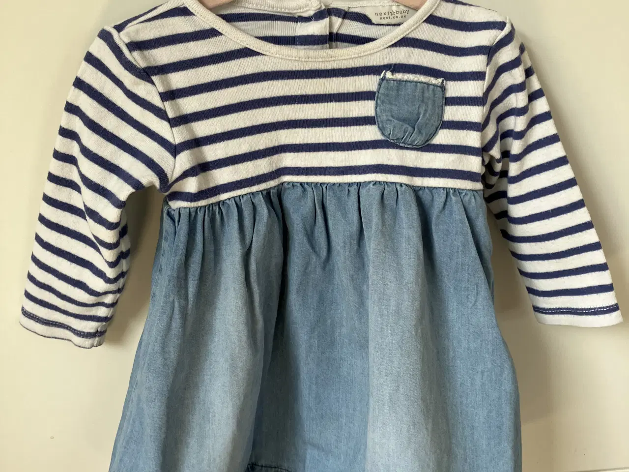 Billede 2 - Kjole fra Next, str. 74/6-9 mdr.