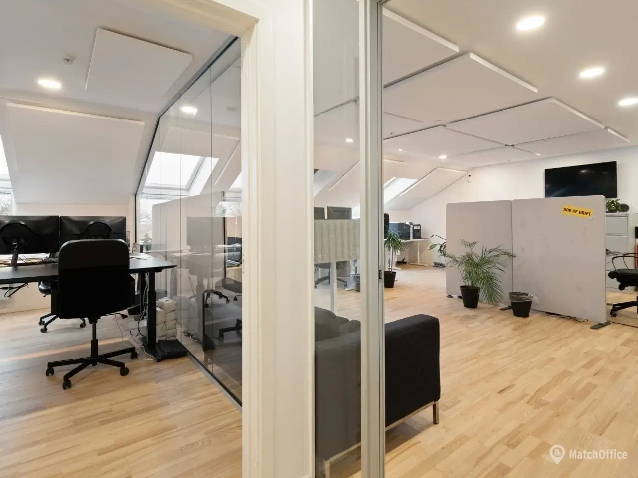 Billede 9 - Lyst og indbydende kontorlokale