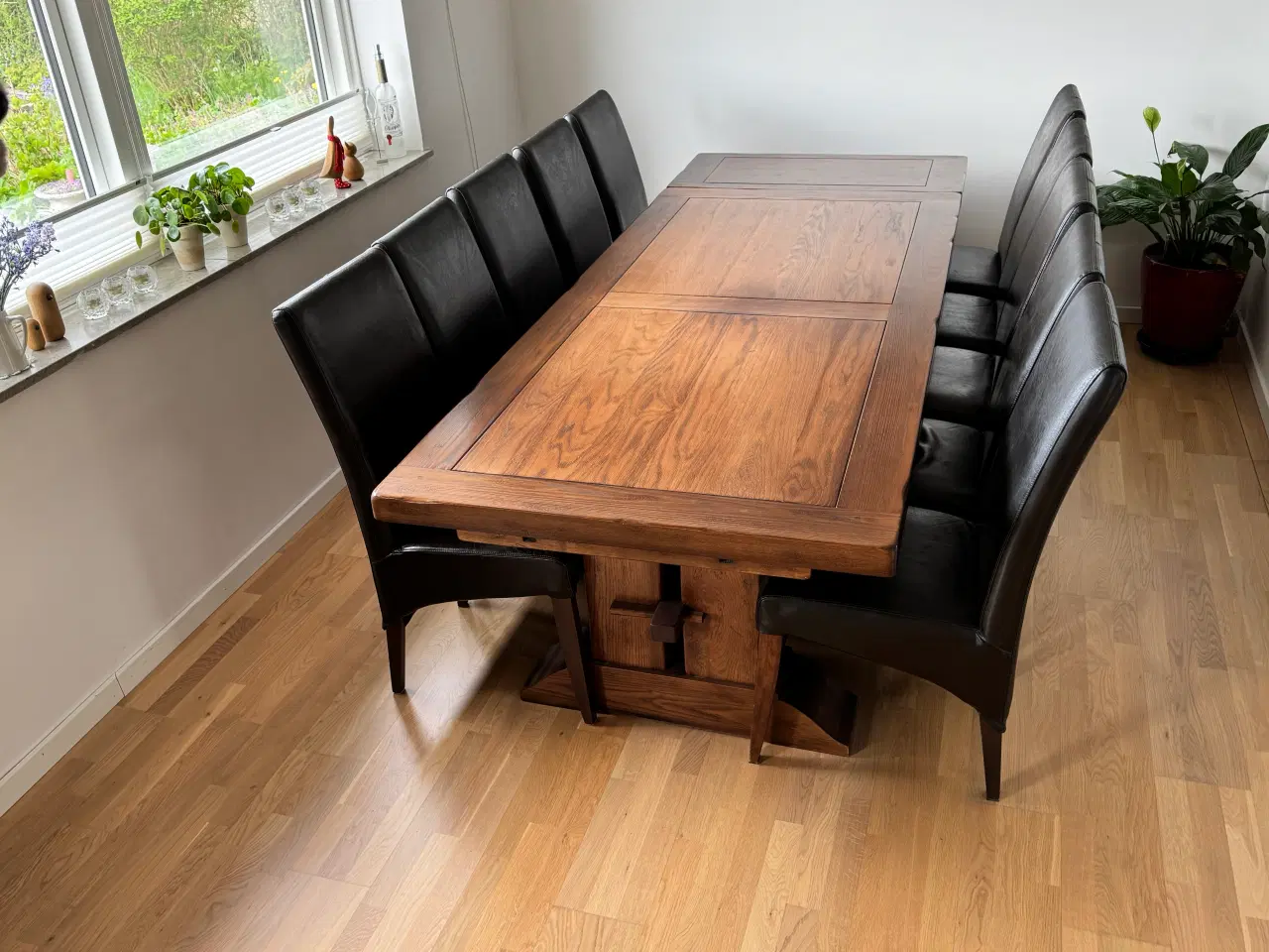 Billede 1 - Spisebord med stole