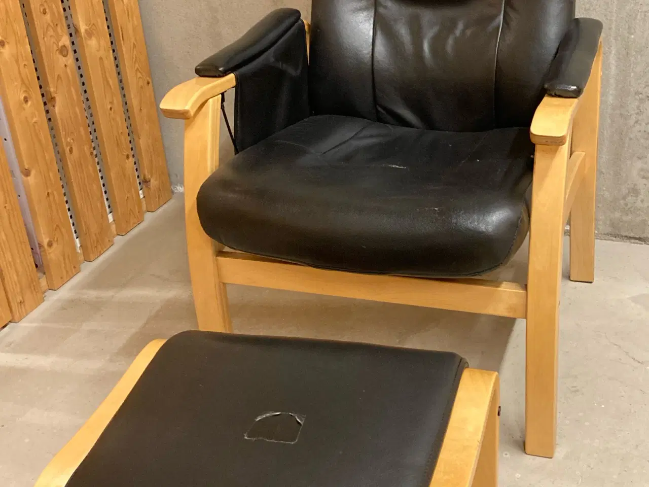 Billede 1 - Lænestol med fodskammel