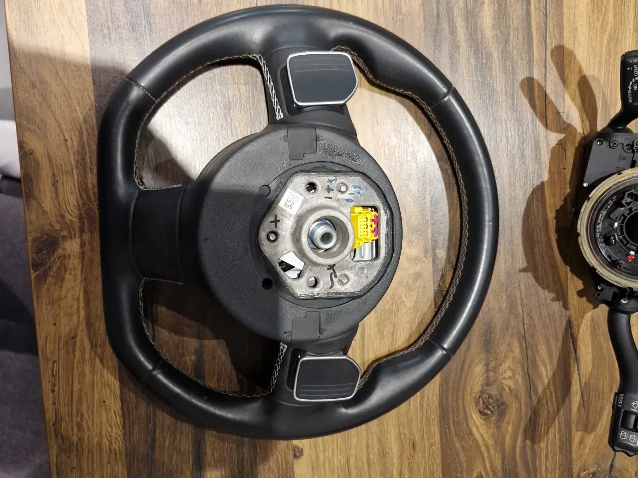 Billede 2 - Super Lækkert orginal fladbundsrat til Audi a4 b6 