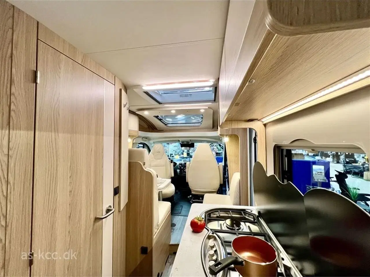 Billede 17 - 2025 - LMC Cruiser V646 LMC Cruiser V646 70års jubilæums med 2 enkelt senge og Automatgear.