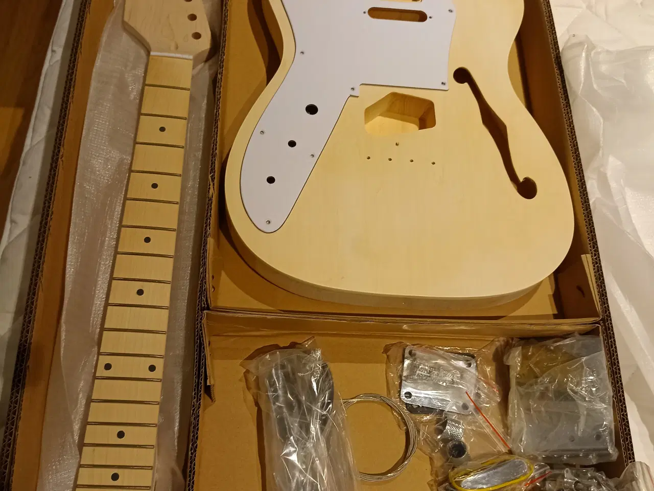 Billede 1 - Guitar kit Venstrehånds Tele Thinline Stil