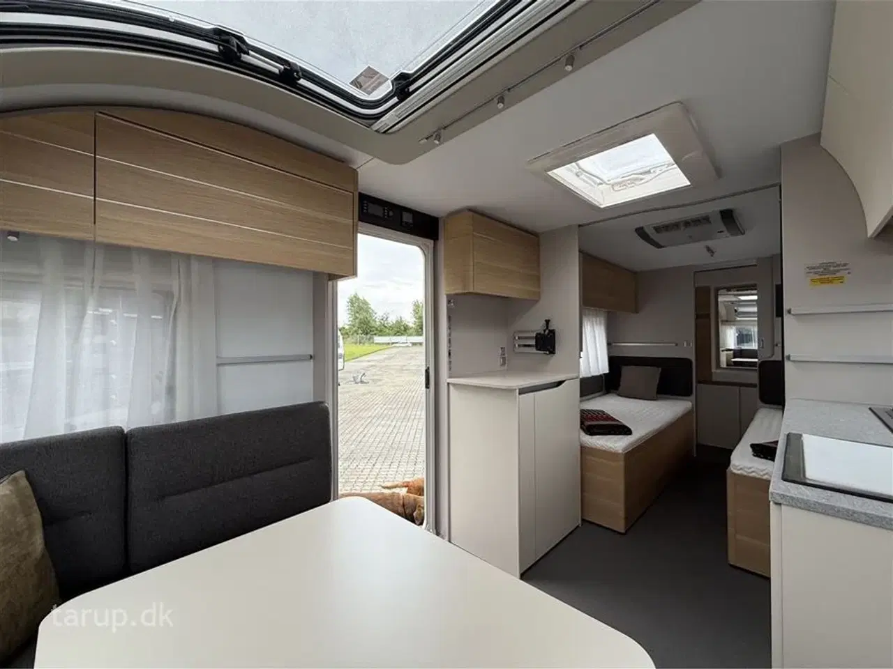Billede 10 - 2024 - Adria Adora 572 UT Selected Edition   Enkeltsenge, rundsiddegruppe, stort badeværelse, Alde centralvarme, aircondition og Smart Box gaskassesystem, El-gulvvarme