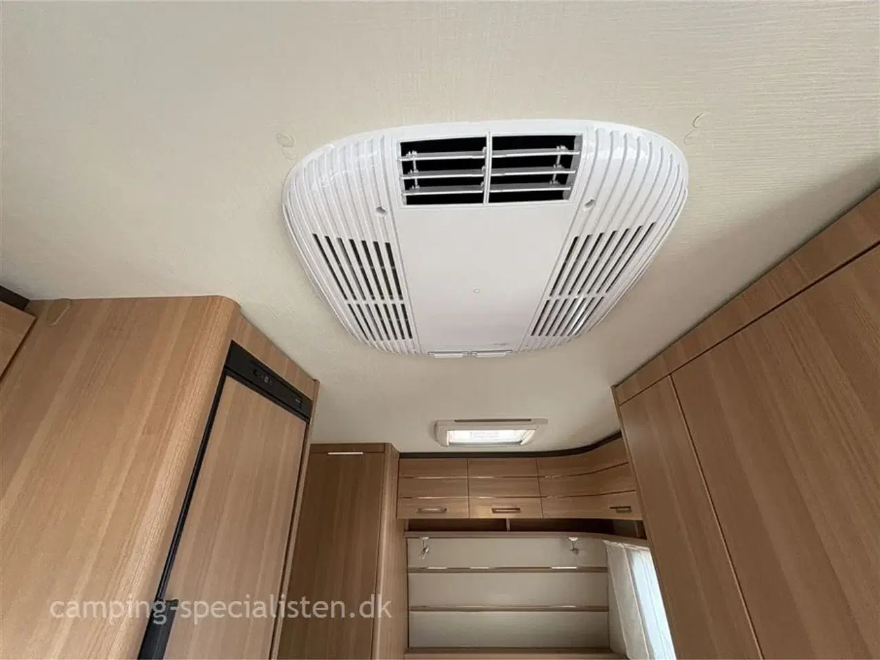 Billede 13 - 2017 - LMC Style 460 D   LMC Style 460 D 2017 - Se den hos Camping-Specialisten.dk
