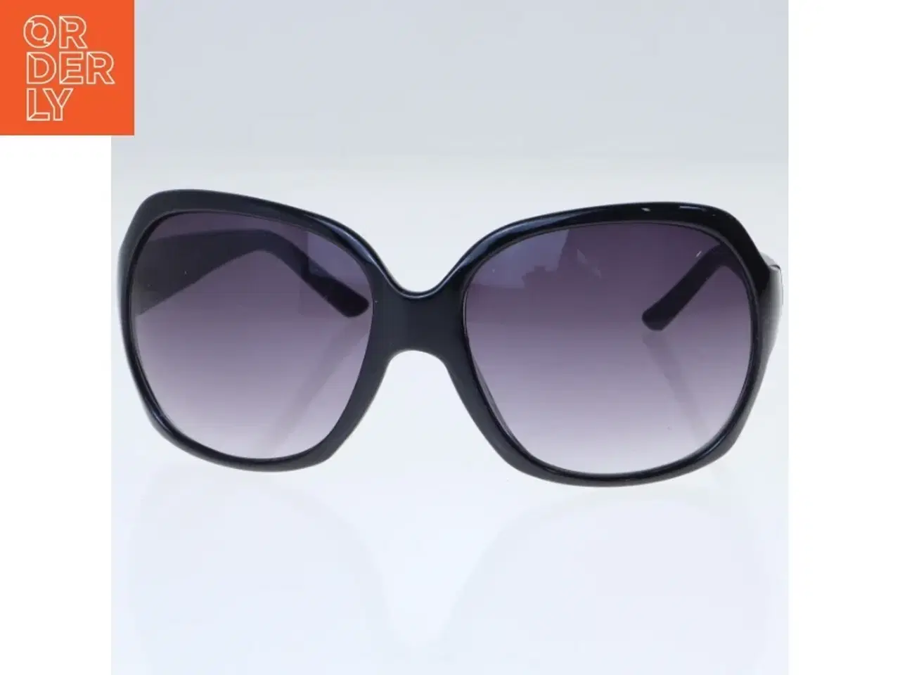 Billede 1 - Solbriller med sorte stel fra Forever 21 (str. 14,5 cm)