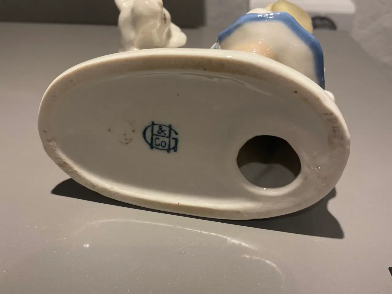 Billede 7 - Porcelænsfigur pige der malker ko B&G