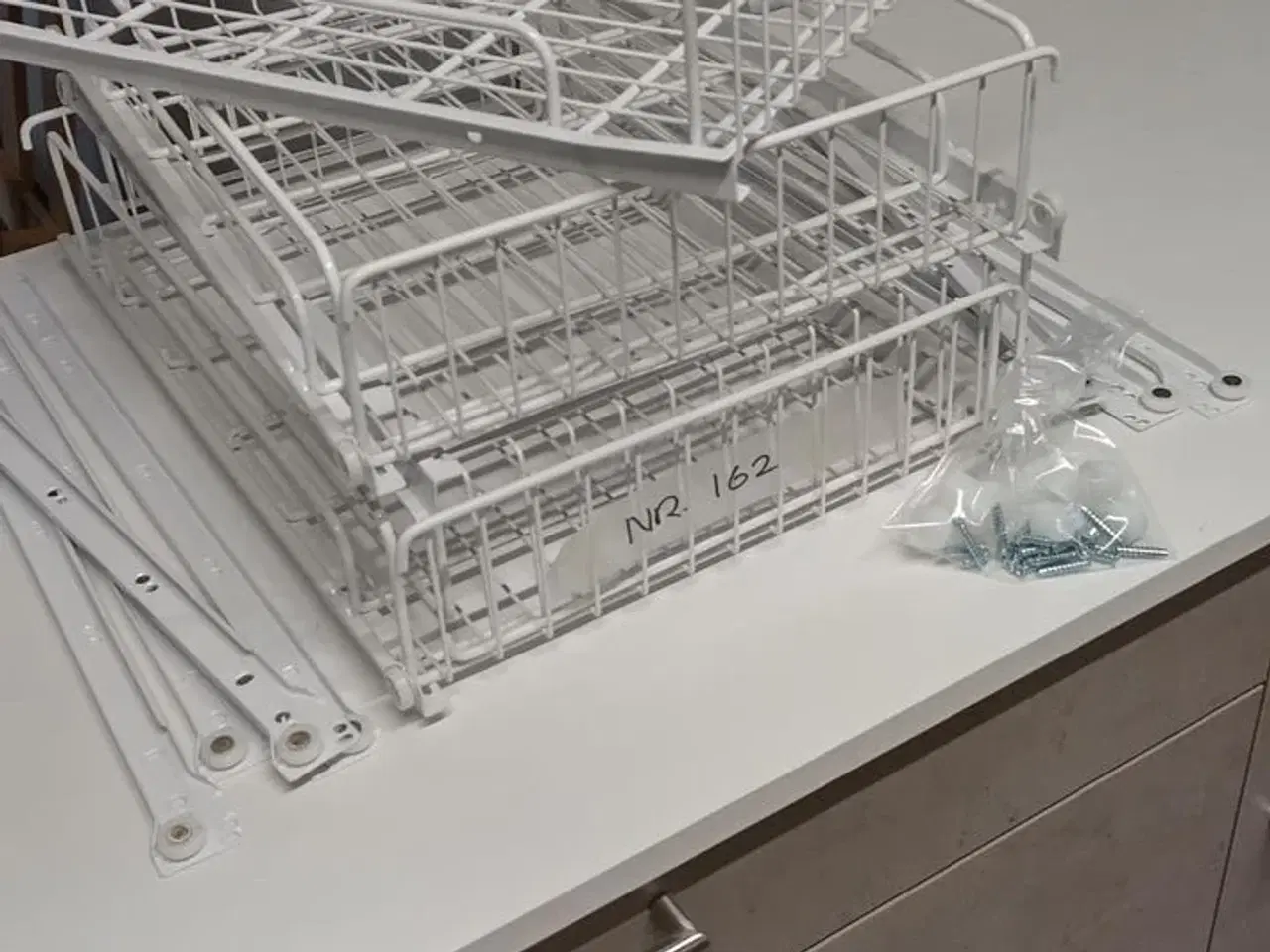 Billede 1 - 4 STK. Hvide KVALITETS TRÅDKURV på rulleudtræk