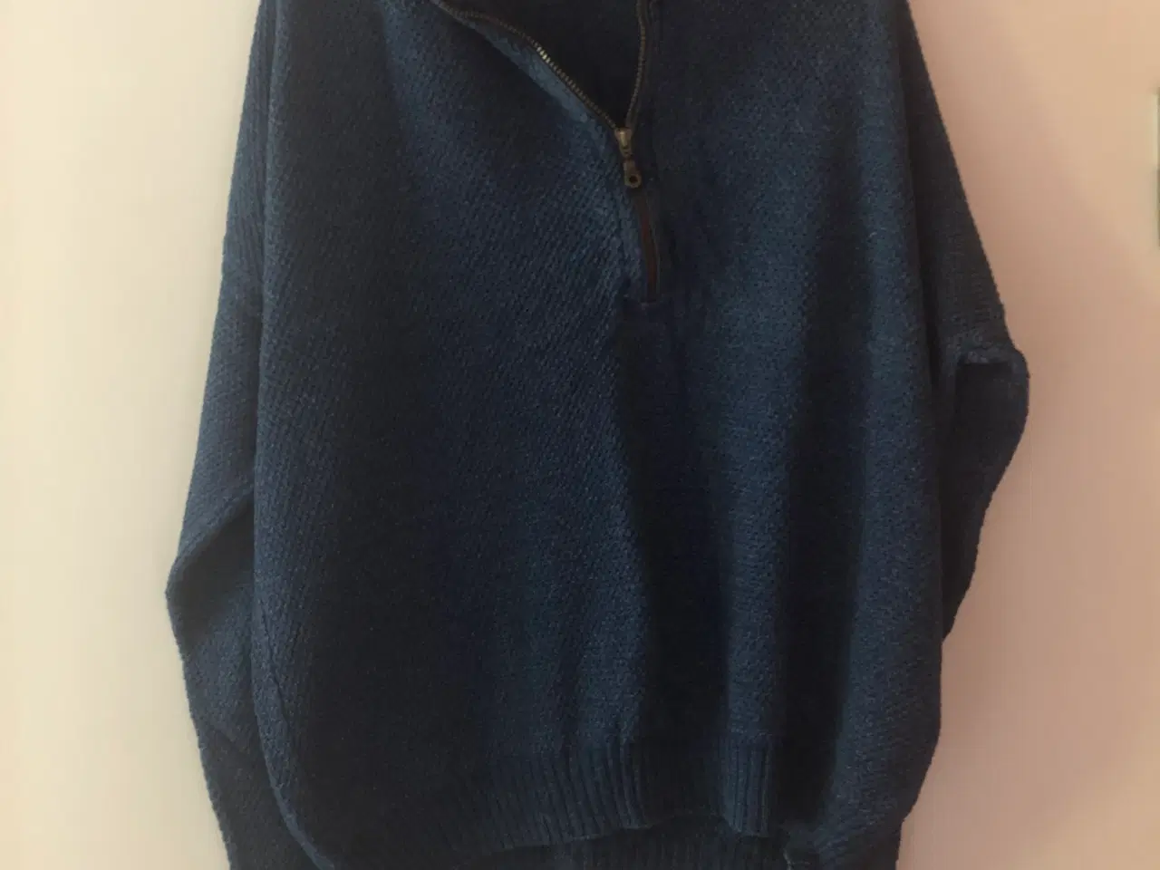 Billede 1 - Sweater med krave i strik fra RON i mørkeblå