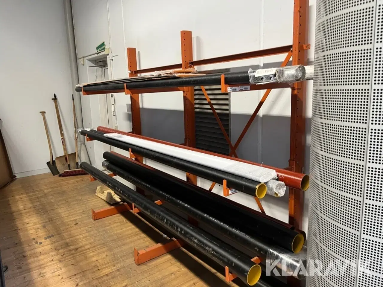 Billede 1 - Grenreol en række