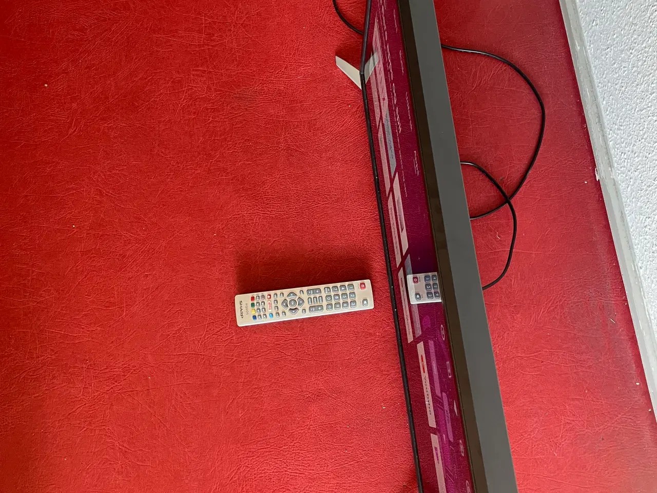 Billede 6 - Smart TV  Sharp 32 tommer,  med  fjernbetjening 