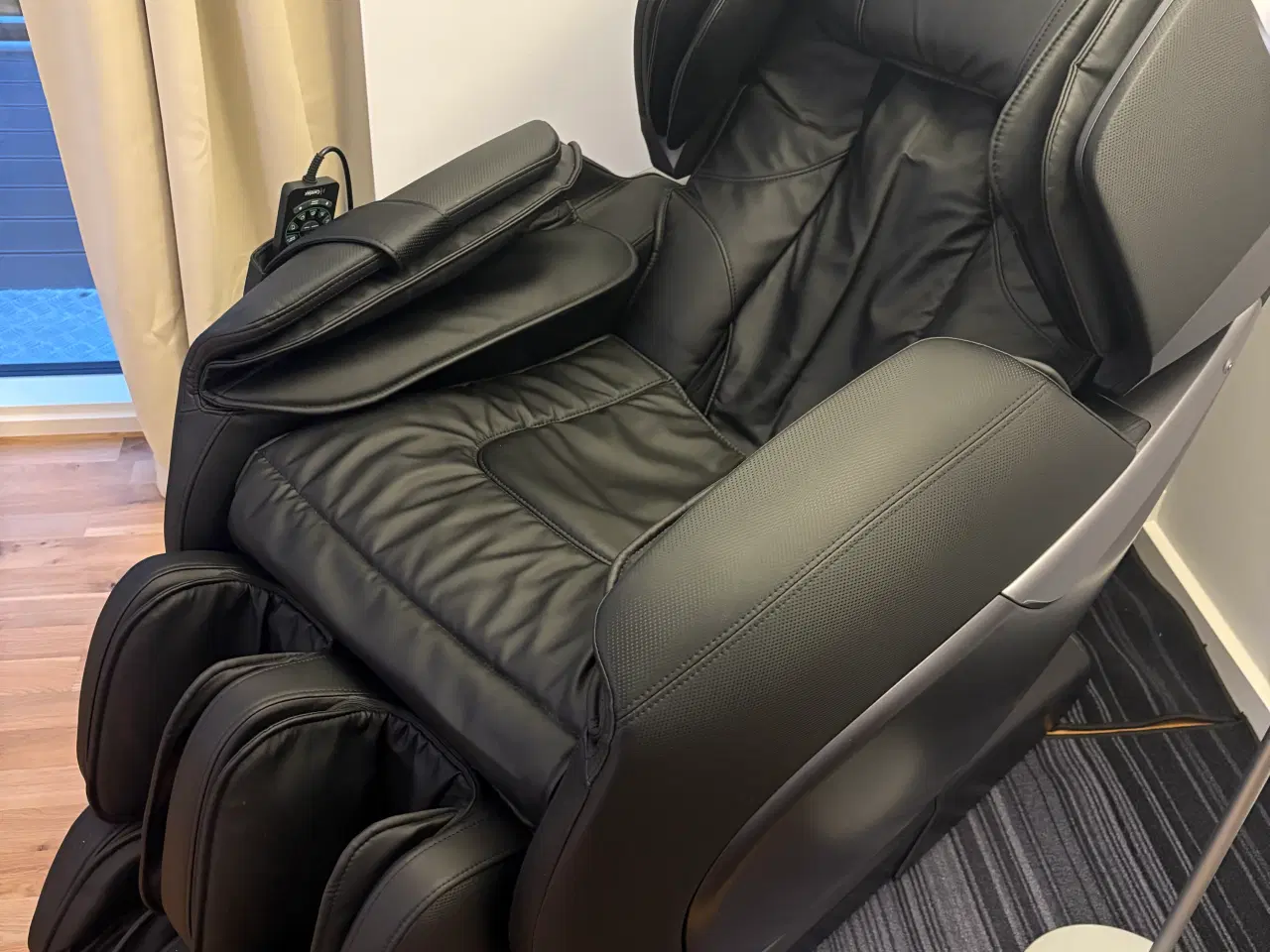 Billede 3 - Carelax Everest Massage chair 2 year warranty left