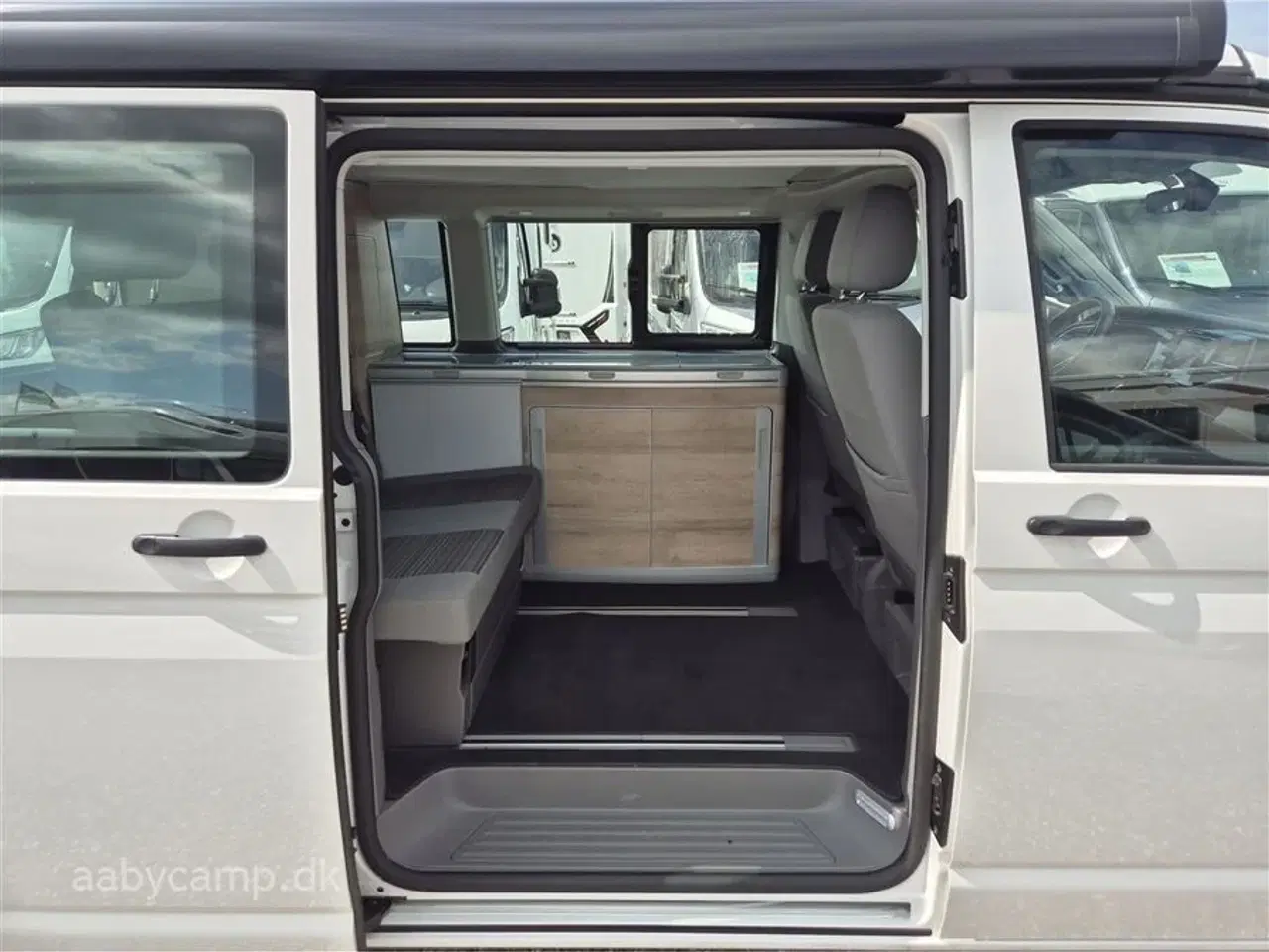 Billede 5 - 2022 - VW California Coast   Perfekt til de små veje. Markise. anhængertræk.