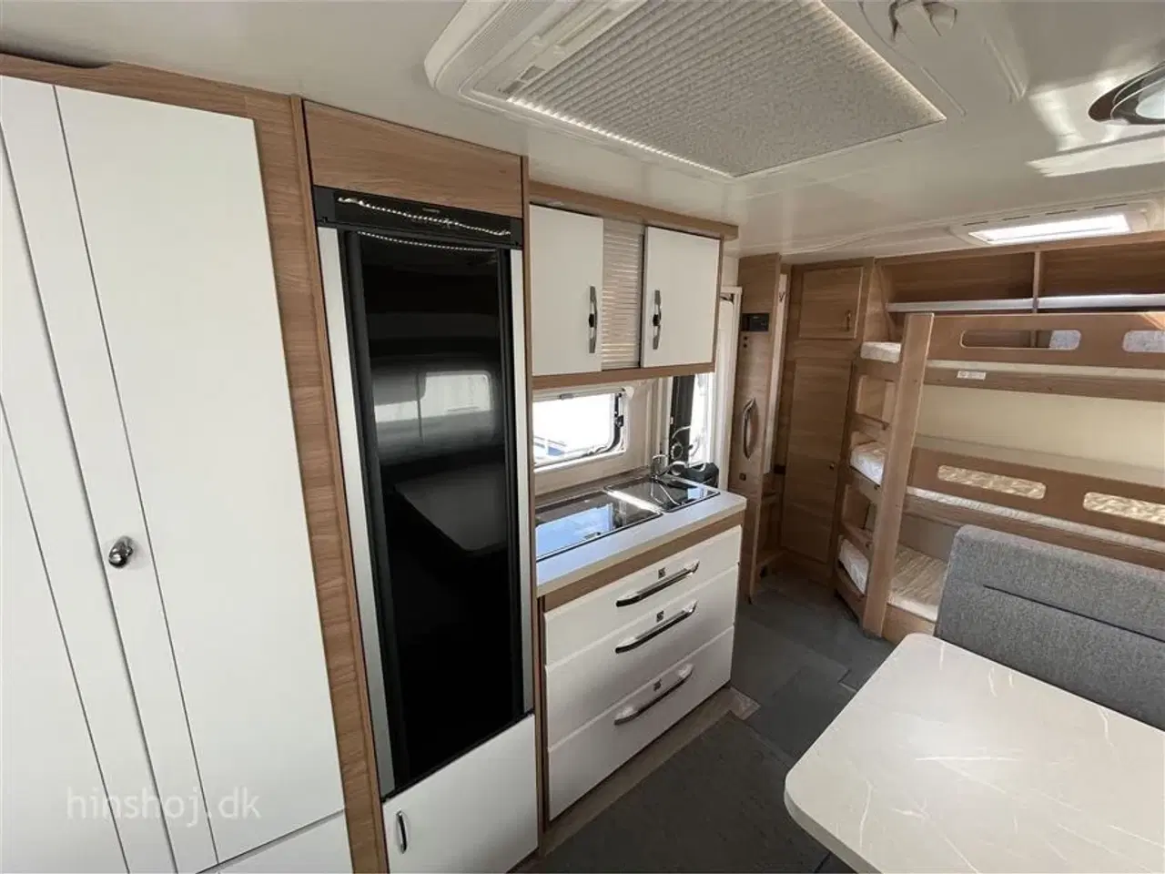 Billede 13 - 2023 - Hobby De Luxe 560 KMFe   Hobby 560 KMFe med dobbeltseng og 3 køjer fra Hinshøj Caravan A/S