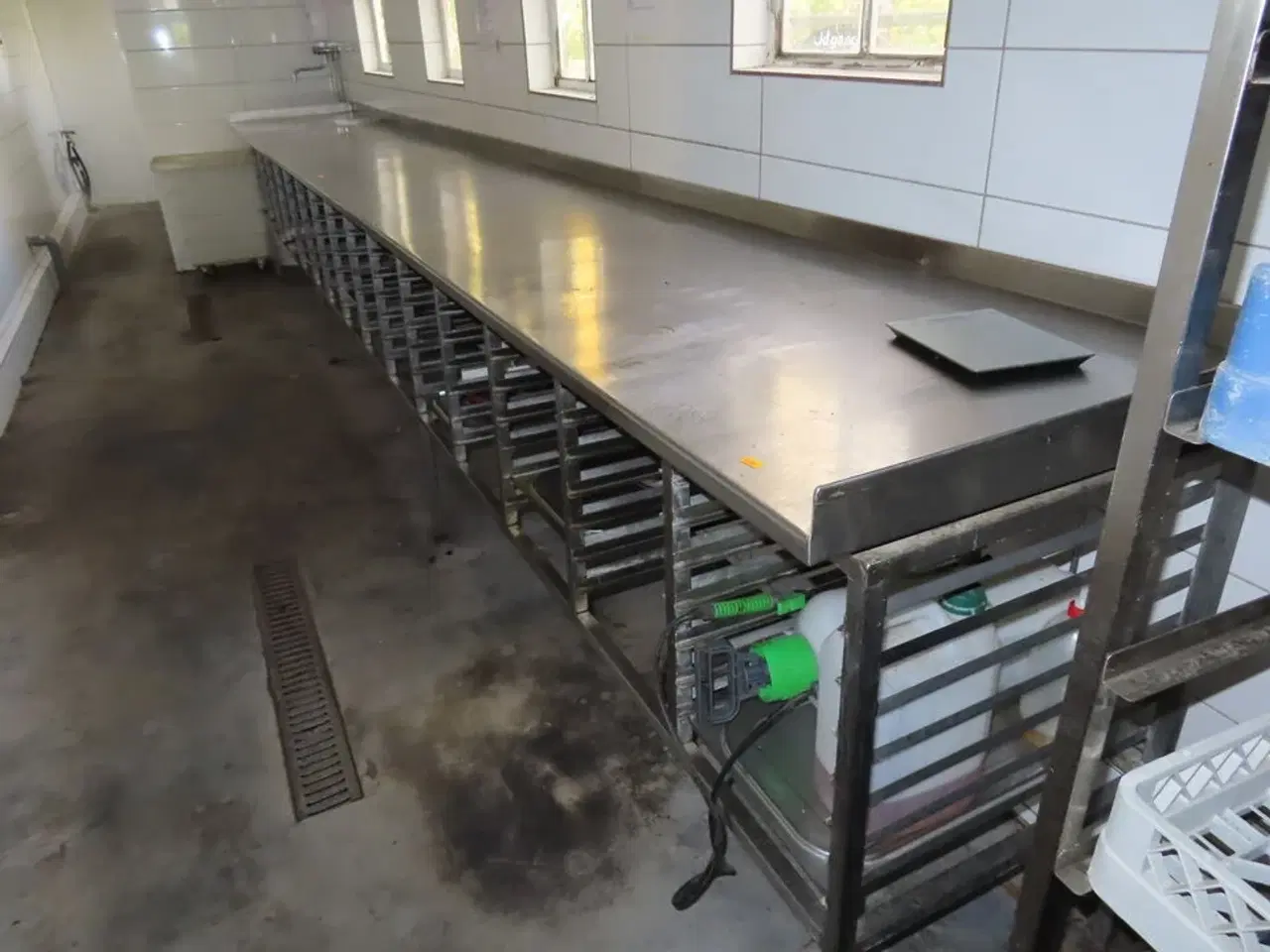 Billede 3 - Rustfri stålbord, ca. 5 meter