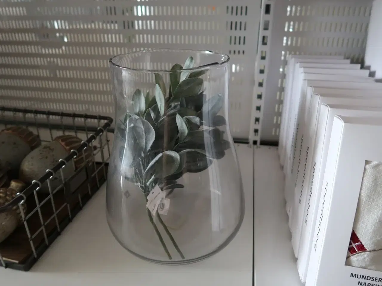 Billede 1 - Vase med kunstige blomster