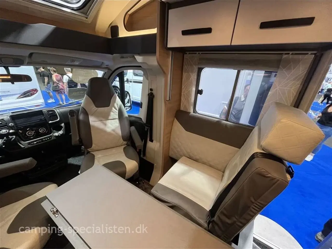 Billede 5 - 2025 - Knaus L!VE Wave 700 LX Platinum Selection   Nyhed 2025! Knaus Live Ti 700 MX 2025 med fritstående queensbed i bagenden - kommer senere hos Camping-Specialisten.dk