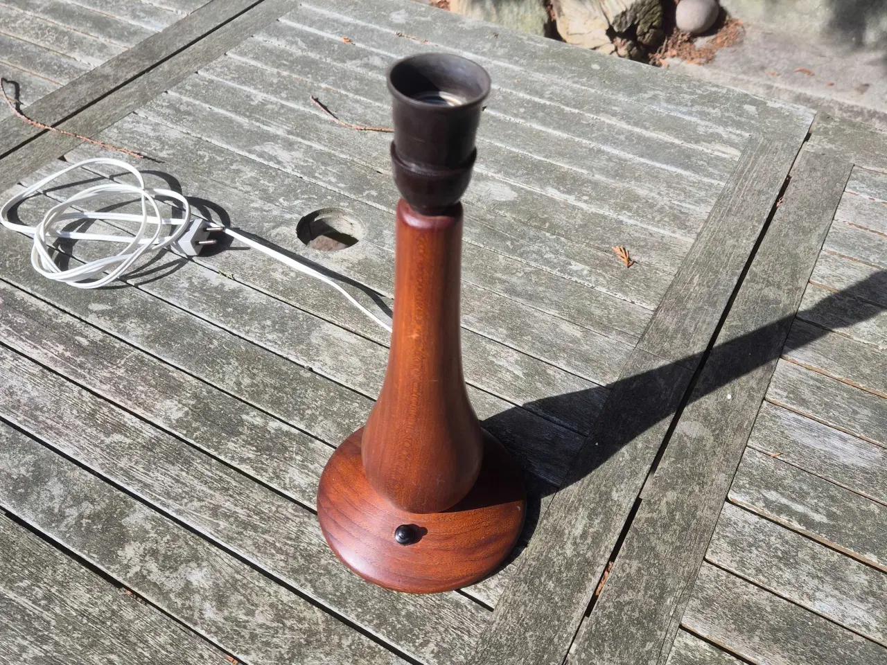 Billede 2 - Elegant bordlampe i teaktræ