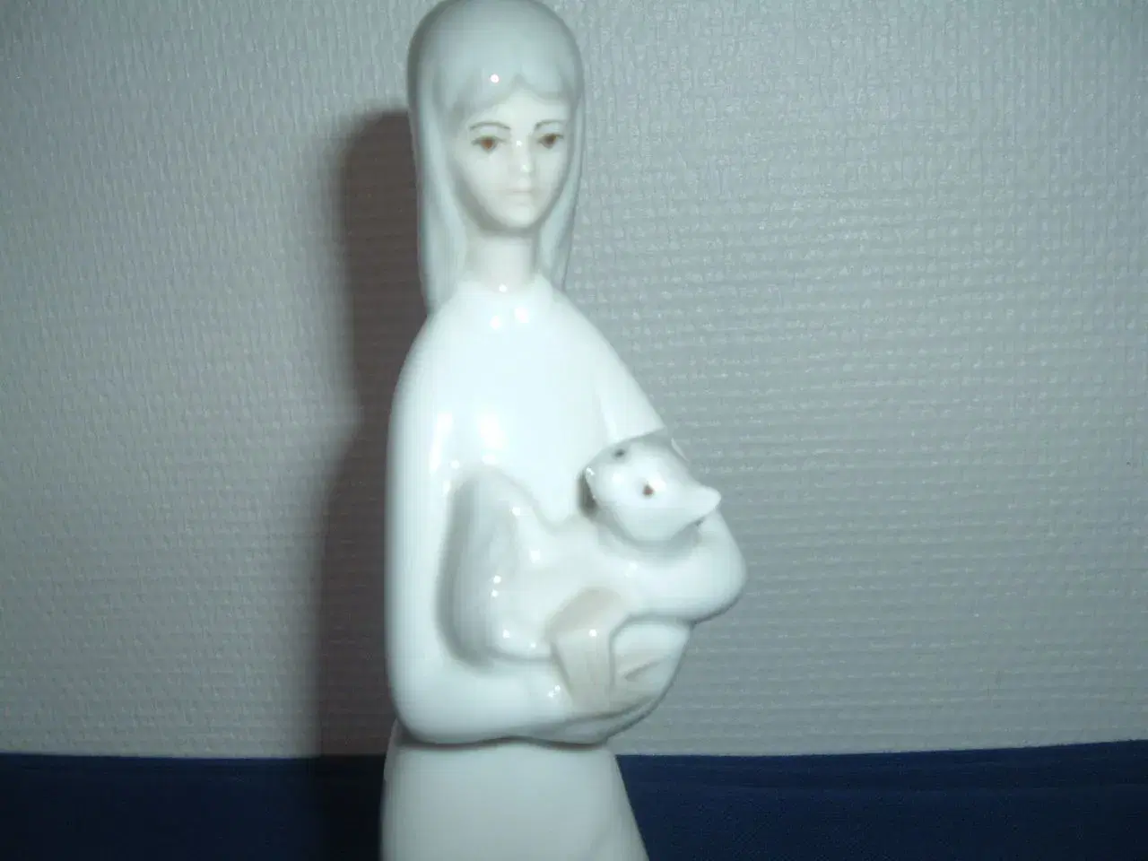 Billede 2 - Porcelænsfigur af dame med kat