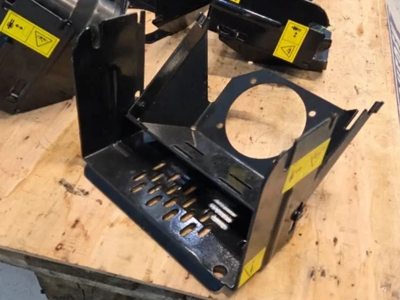 Billede 5 - New Holland T4.75 Pto Afskærmning 47798269  6Stk