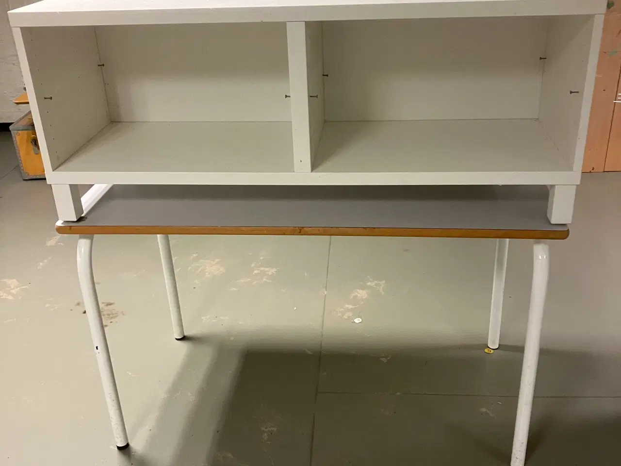 Billede 2 - TV bord i hvid 