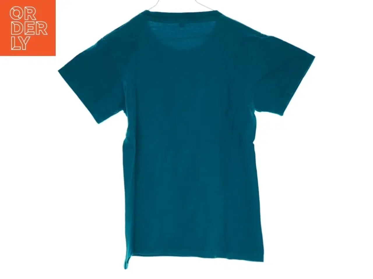 Billede 2 - T-shirt med motiv (Str. ca. 15 år)