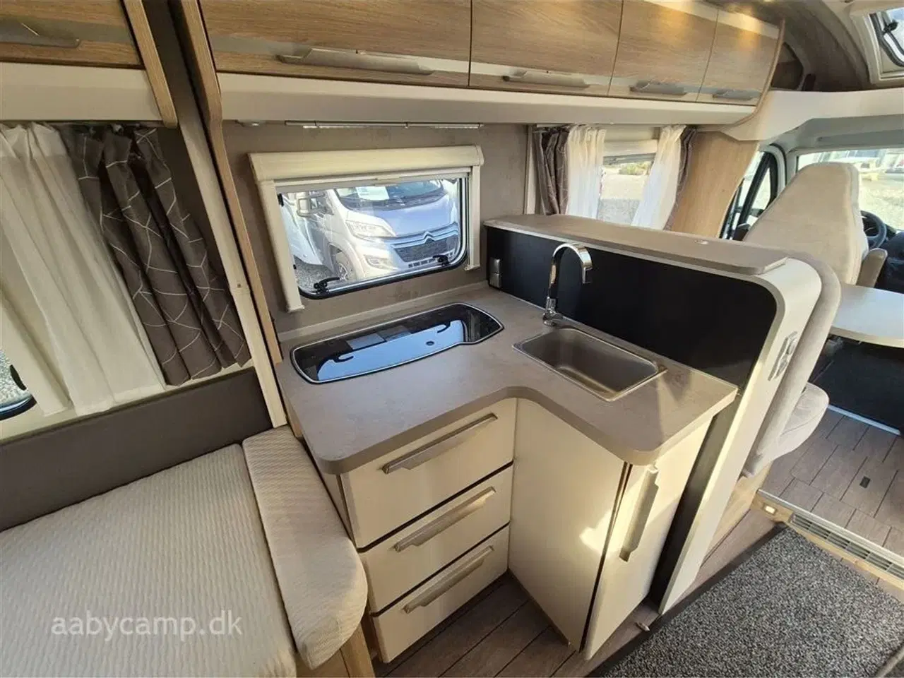 Billede 10 - 2018 - Knaus Sky TI 700 MEB Automatgear. Solceller. Batteri. cykelstativ. Elektrisk indgangstrin. Elektrisk Markise. Anhængertræk. KUN 35,700 KM!!!